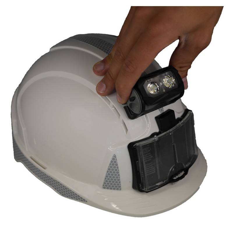 BXR3.0 hoofdlamp op een veiligheidshelm