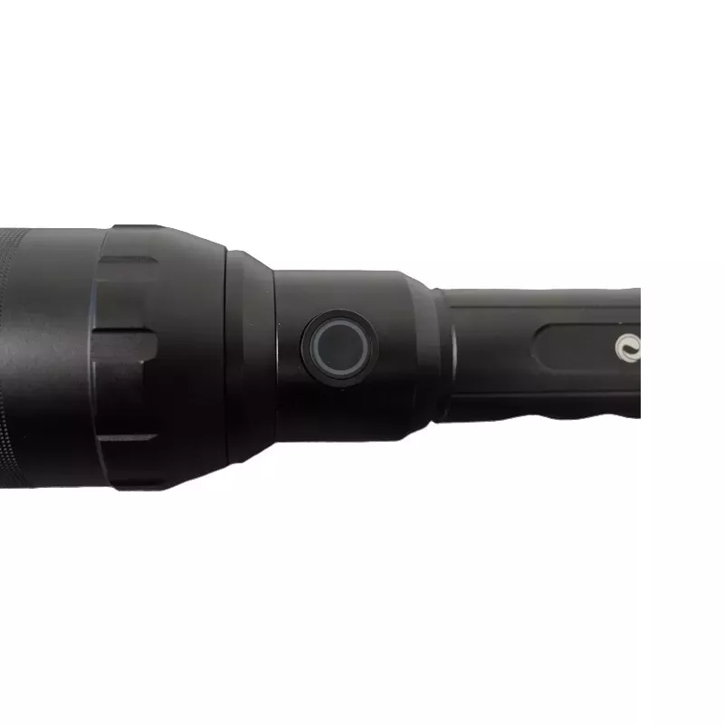 Powerful TR10K varial-focus flashlight